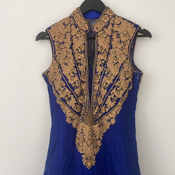 NWOT Stunning Indian Gown (XS) w/ Earrings & Bracelet Set - Picture 2 of 8